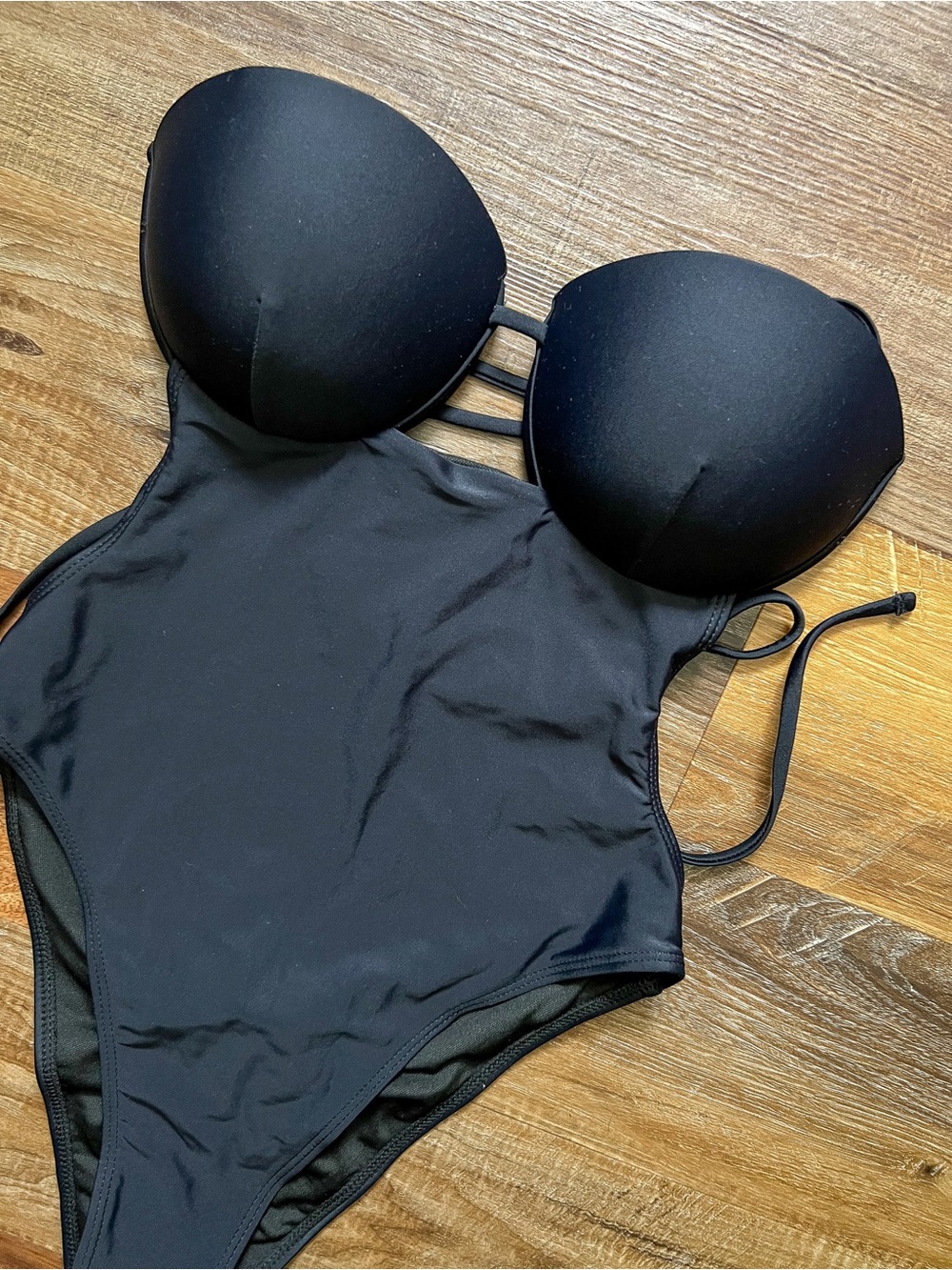 Black Underwire Cutout Monokini Strapless Swimsuit, Size M - Picture 6 of 6